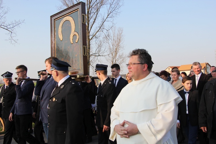 Powitanie ikony MB Częstochowskiej w Oporowie