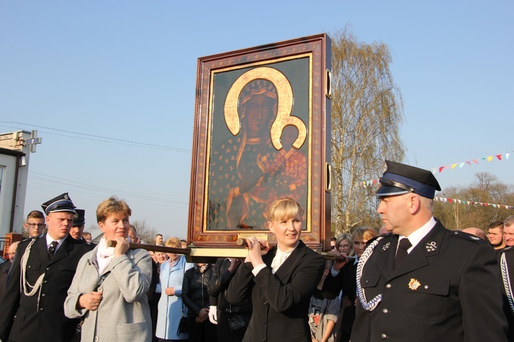 Powitanie ikony MB Częstochowskiej w Oporowie