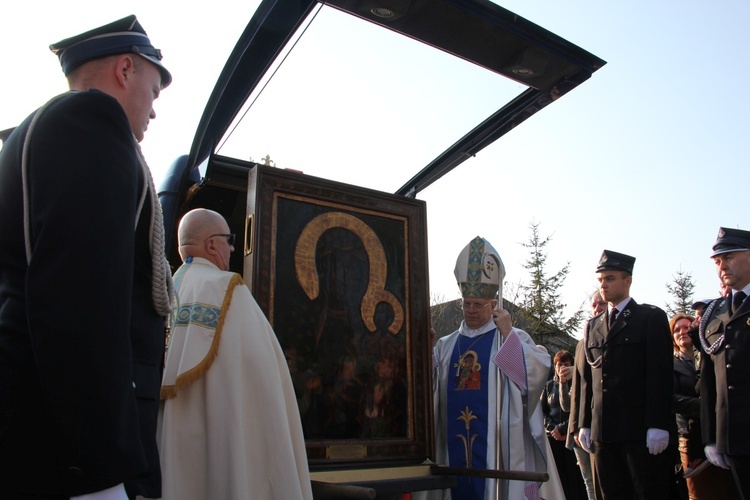 Powitanie ikony MB Częstochowskiej w Oporowie