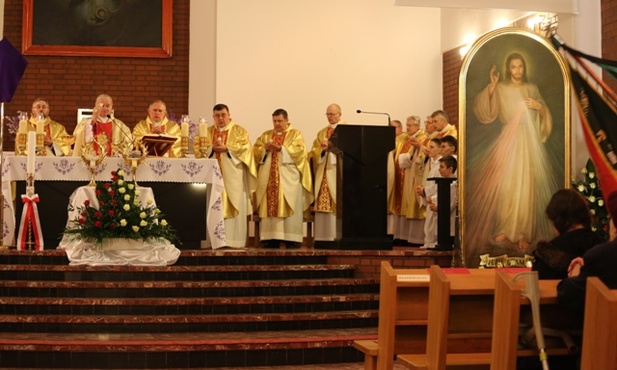 Eucharystia na rozpoczęcie doby miłosierdzia w kościele w Harmężach
