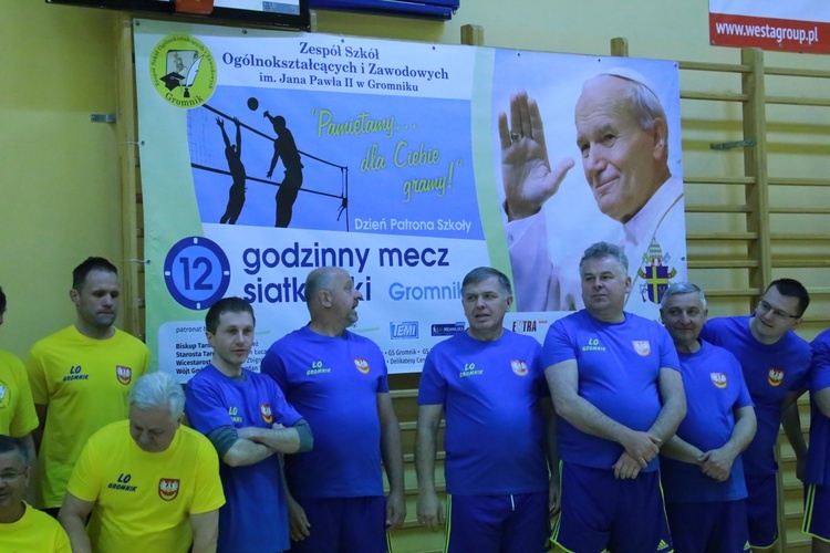 Mecz siatkówki dla Jana Pawła II
