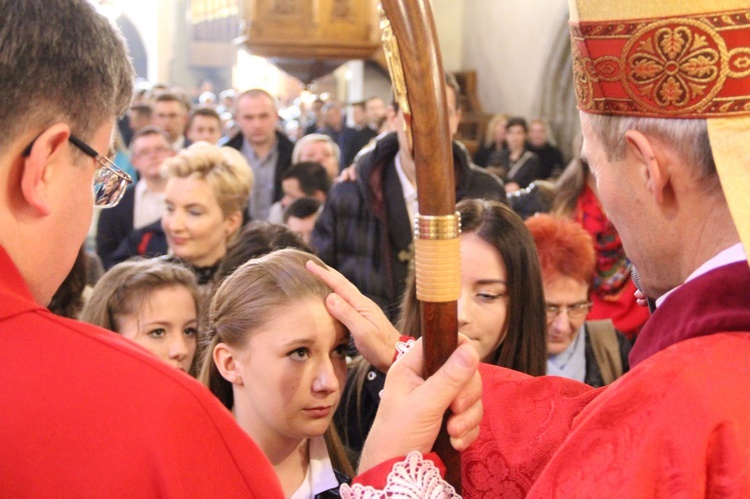 Bierzmowanie w bazylice św. Małgorzaty w Nowym Sączu cz. 1