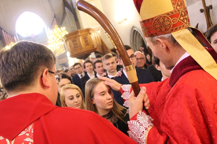 Bierzmowanie w bazylice św. Małgorzaty w Nowym Sączu cz. 1