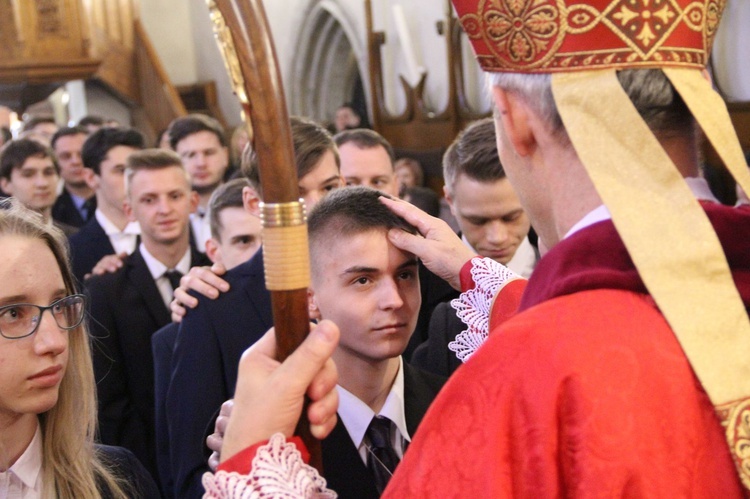 Bierzmowanie w bazylice św. Małgorzaty w Nowym Sączu cz. 1