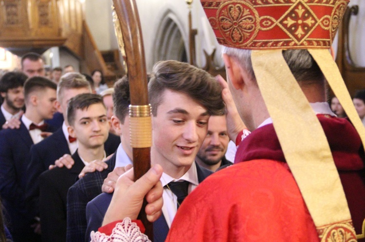 Bierzmowanie w bazylice św. Małgorzaty w Nowym Sączu cz. 1