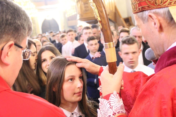 Bierzmowanie w bazylice św. Małgorzaty w Nowym Sączu cz. 1