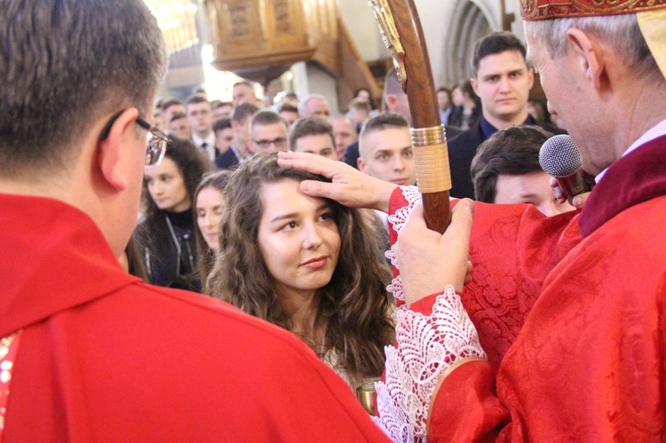 Bierzmowanie w bazylice św. Małgorzaty w Nowym Sączu cz. 1