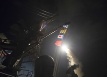 Odwetowy atak USA na bazę lotniczą wojsk syryjskich