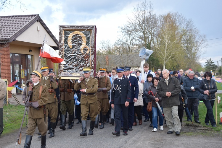 Powitanie ikony MB Częstochowskiej w Pleckiej Dąbrowie