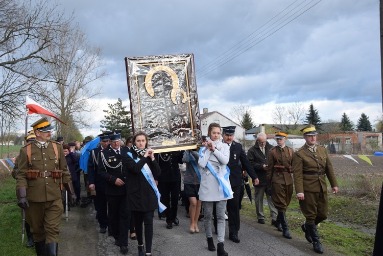 Powitanie ikony MB Częstochowskiej w Pleckiej Dąbrowie