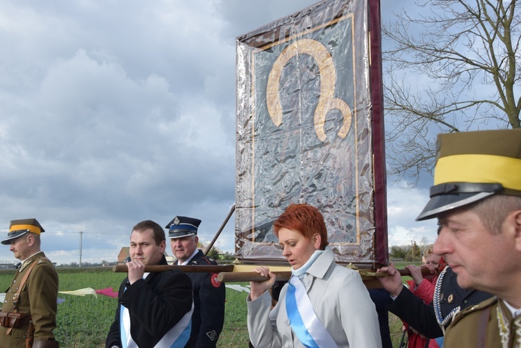 Powitanie ikony MB Częstochowskiej w Pleckiej Dąbrowie