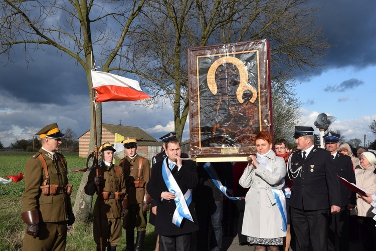 Powitanie ikony MB Częstochowskiej w Pleckiej Dąbrowie