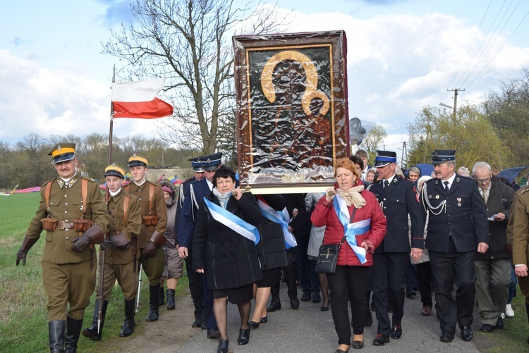 Powitanie ikony MB Częstochowskiej w Pleckiej Dąbrowie