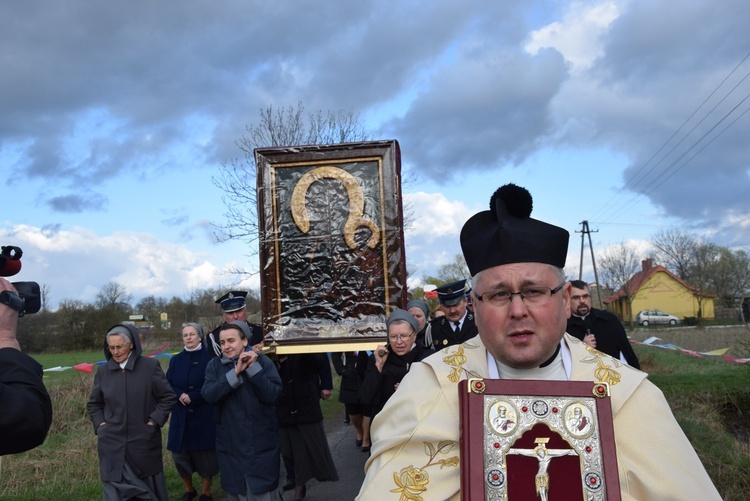 Powitanie ikony MB Częstochowskiej w Pleckiej Dąbrowie