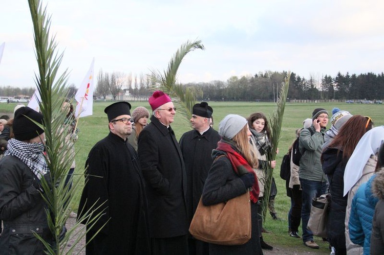 Droga Krzyżowa na Majdanku