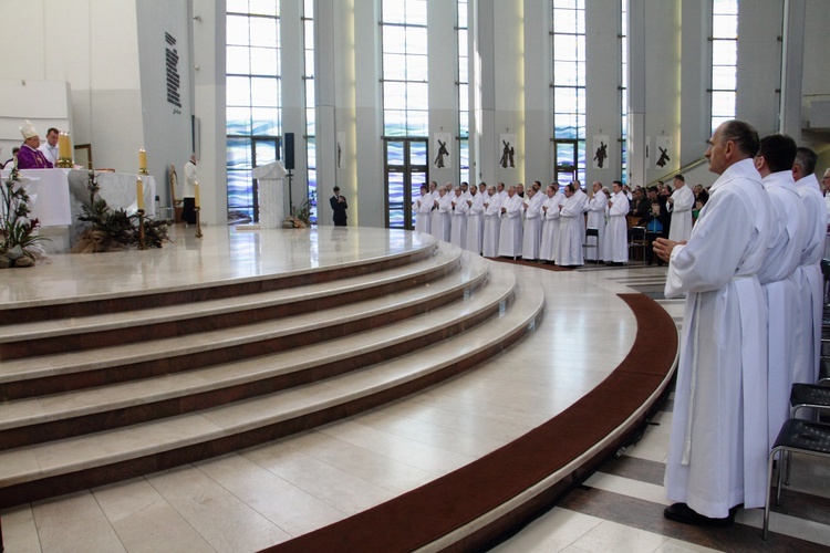 Błogosławieństwo nowych nadzwyczajnych szafarzy Eucharystii - 08.04.2017