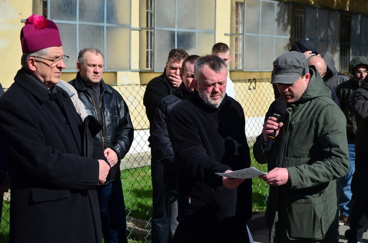 Droga Krzyżowa na terenie Aresztu Śledczego w Lublinie