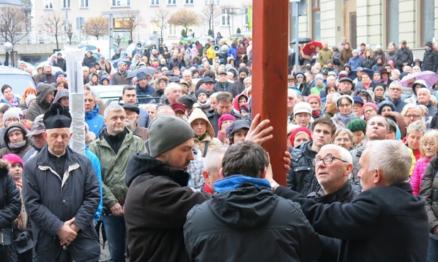 Krzyż na ulicach Bielska-Białej