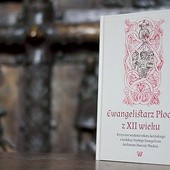 „Ewangelistarz Płocki z XII wieku” to krytyczne wydanie tekstu łacińskiego z kodeksu „Perykopy ewangeliczne” Archiwum Diecezji Płockiej.