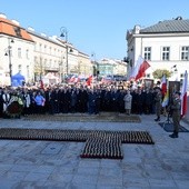 7 lat po katastrofie - przed Pałacem Prezydenckim