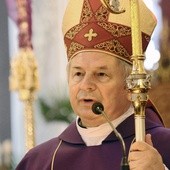 - Przygotowaniem do głębokiego przeżycia świąt Zmartwychwstania Chrystusa jest całe Triduum Paschalne - mówi bp Henryk Tomasik