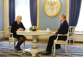 Przyjęcie Marine Le Pen w Moskwie nie pozostawia wątpliwości, kogo w Rosji widziano by na stanowisku prezydenta Francji. Le Pen wystąpiła przed rosyjską Dumą Państwową, a prezydent Putin osobiście  przyjął ją na Kremlu.