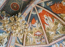 Wizerunki proroka Eliasza przypominają o dawnej cerkwi.