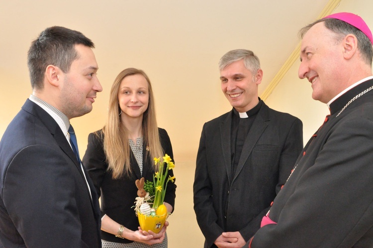 Świeccy składają życzenia bp. Jeżowi