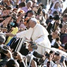 Papież: Kościół musi wychodzić naprzeciw ludziom zepchniętym na margines