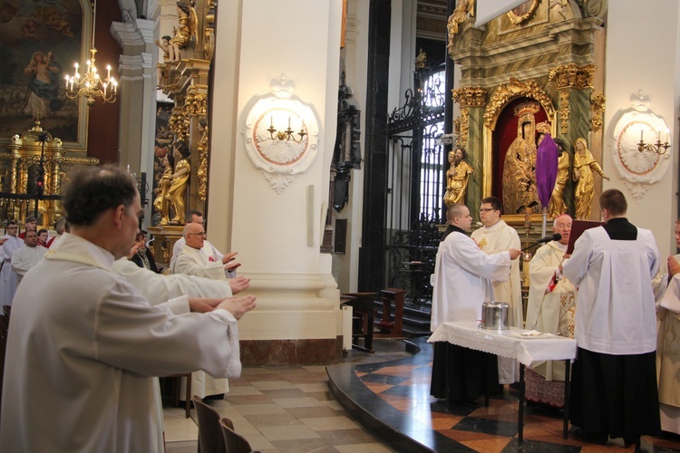 Msza Krzyżma w łowickiej katedrze