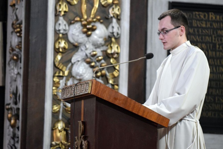 Wielki Piątek. Ciemna jutrznia z biskupem.