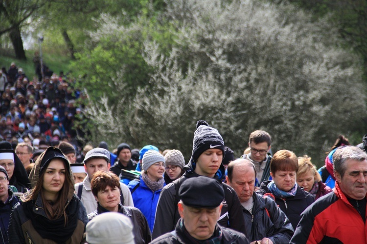 Droga Krzyżowa na kalwarii w Wielki Piątek