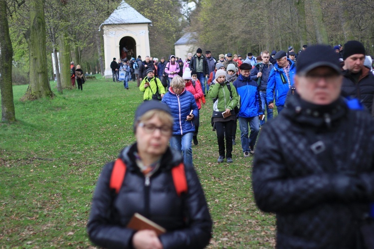 Droga Krzyżowa na kalwarii w Wielki Piątek