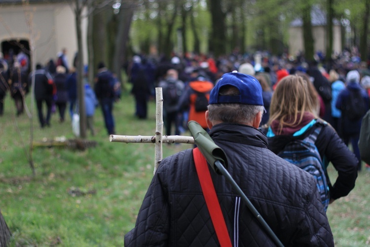 Droga Krzyżowa na kalwarii w Wielki Piątek