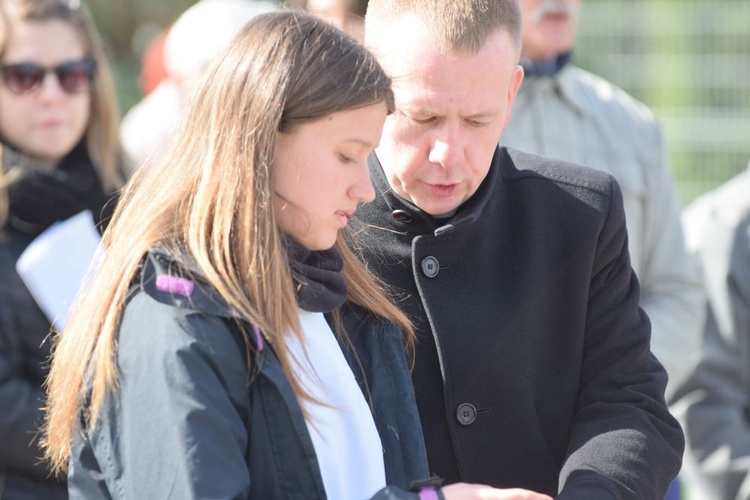 Wielki Piątek. Droga Krzyżowa przez ulicami Świdnicy