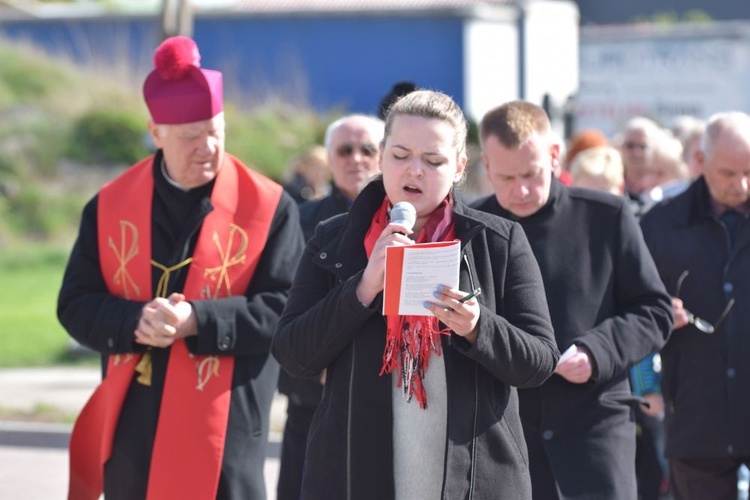 Wielki Piątek. Droga Krzyżowa przez ulicami Świdnicy