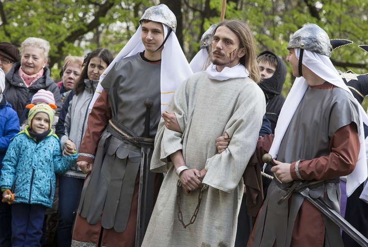 Wielkopiątkowe Misterium w Piekarach Śląskich