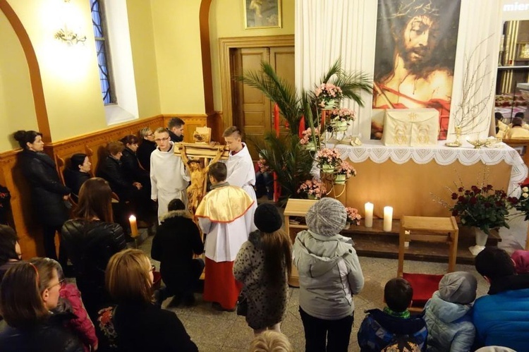 Liturgia Wielkiego Piątku w Poroninie 