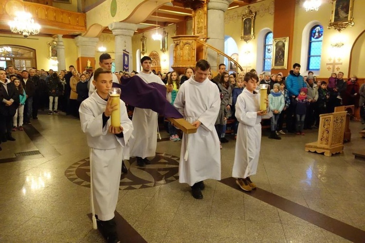 Liturgia Wielkiego Piątku w Poroninie 