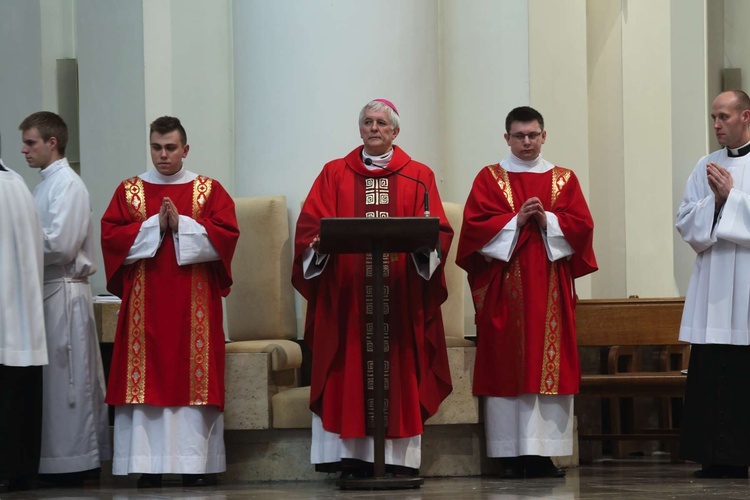 Liturgia Wielkiego Piątku w katowickiej katedrze