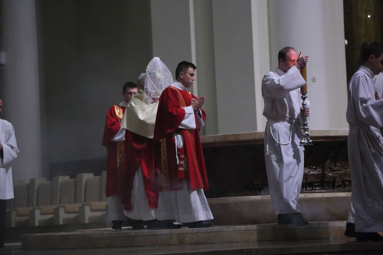 Liturgia Wielkiego Piątku w katowickiej katedrze