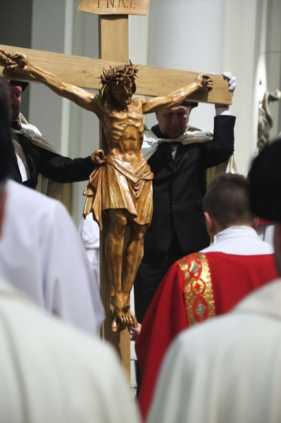 Liturgia Wielkiego Piątku w katowickiej katedrze