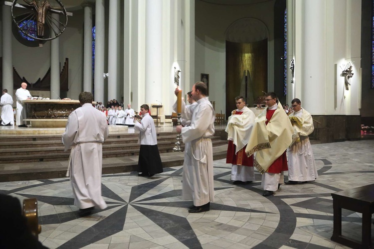 Liturgia Wielkiego Piątku w katowickiej katedrze