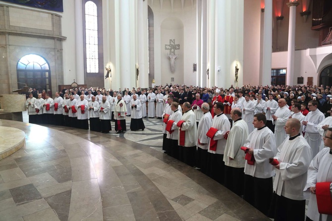 Liturgia Wielkiego Piątku w katowickiej katedrze