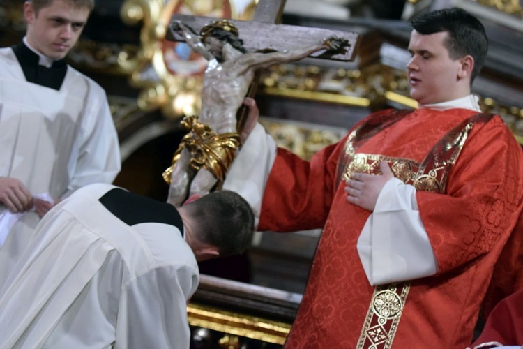 Wielki Piątek. Liturgia Męki Pańskiej w katedrze