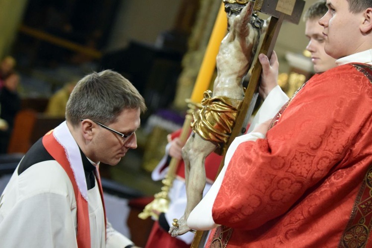 Wielki Piątek. Liturgia Męki Pańskiej w katedrze