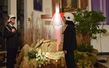 W Wielki Piątek po adoracji krzyża i Komunii św. rozpoczęła się adoracja przy grobie Pana Jezusa