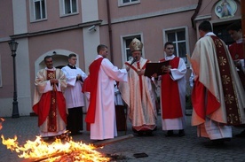 Noc rozświetlona blaskiem