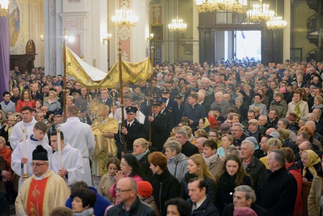 Procesja rezurekcyjna w Opocznie