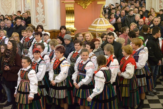 Procesja rezurekcyjna w Opocznie